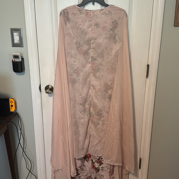 Mulvari Floral Printed Wrap Around Hem Cape Style Dress - Picture 2 of 7